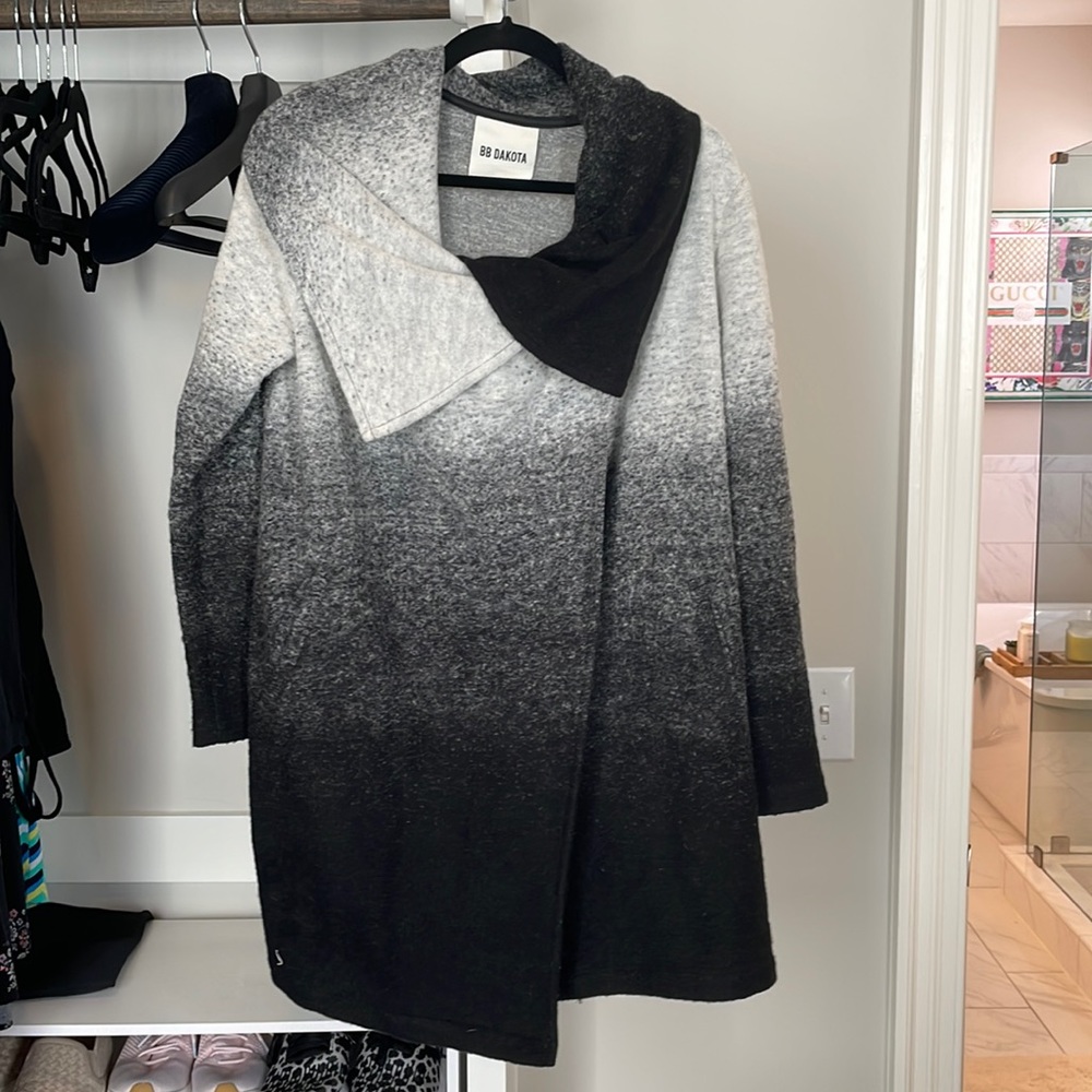 Cape cardigan with pockets